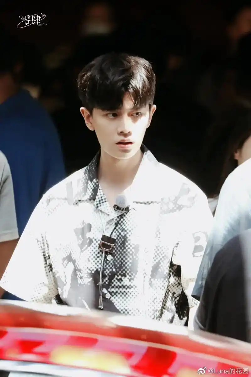 任嘉伦 日常想念神经派里的任国超#超级想见的人 #任嘉伦无 - 兑趑