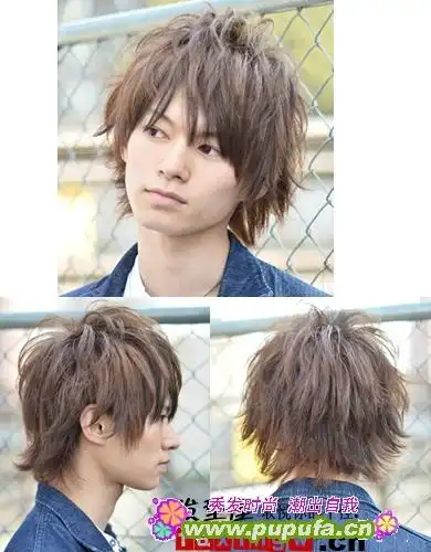 发型点评:中长发与纹理烫头的搭配,是年轻人的最爱,大学男生和初入