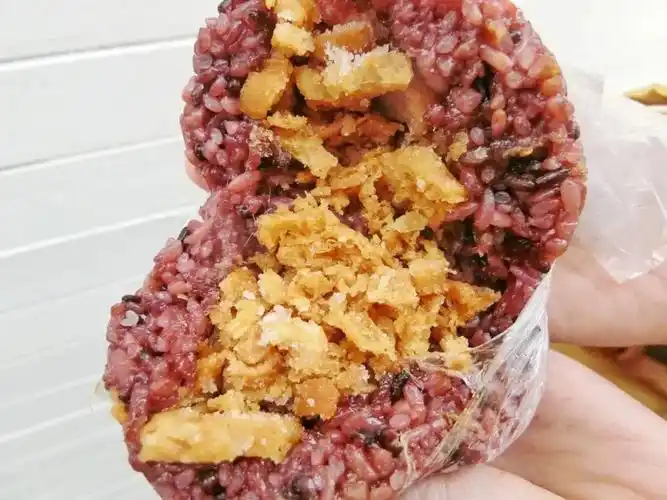 让上海人排了27年的粢饭团,5块钱管饱!