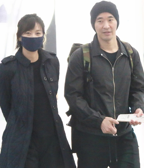 徐静蕾,黄立行现身机场,7年情侣仍甜蜜