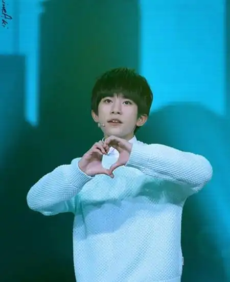 【图】易烊千玺的14岁生日礼物大揭秘 粉丝送祝福获三层蛋糕