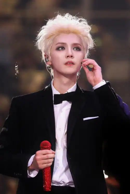 鹿晗狗啃式刘海