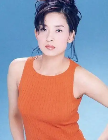 回顾邝美云当红时嫁吕良伟被感情所伤后从商风光的背后有泪水