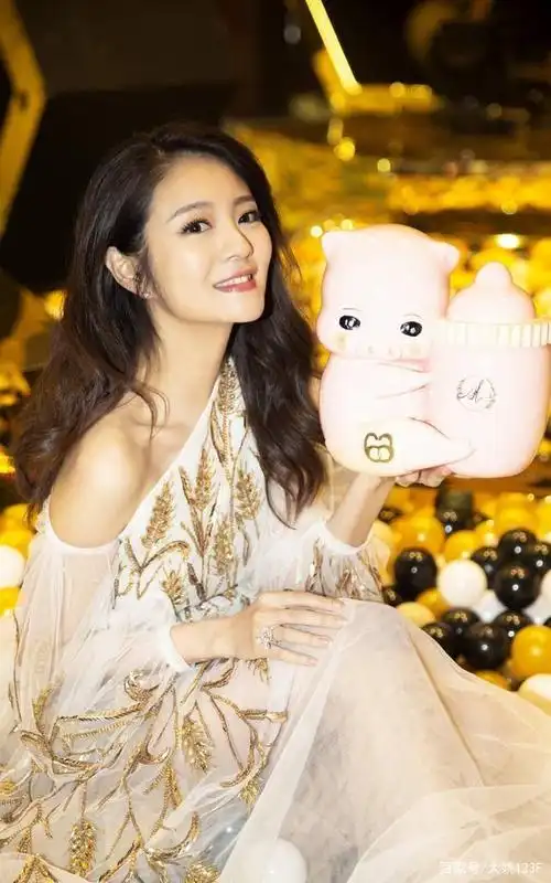 爱她演员安以轩,爱她赵敏,还有她的独孤般若,看美照