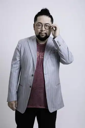 《越活越来劲》杀青 修睿变身记者喜感十足