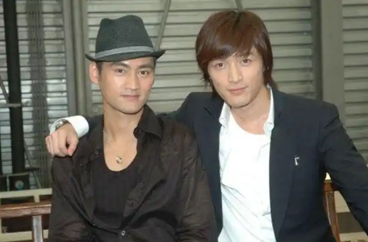 回顾薛佳凝分手13年胡歌已婚我却皈依佛门一别两宽各生欢喜