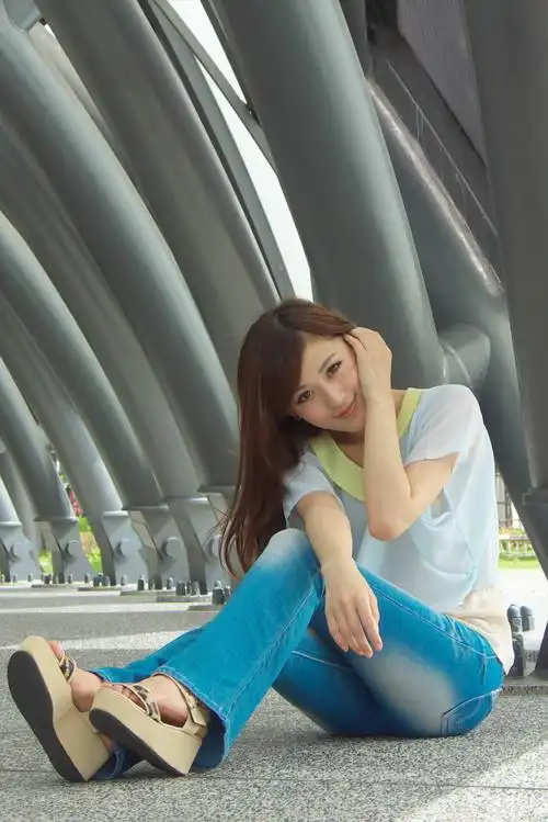 离别的眼泪龙梅子最新伤感网络歌曲