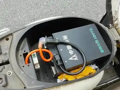 铁塔换电电池突然断电,坏掉的电池修了又修,还好没有单在手上.