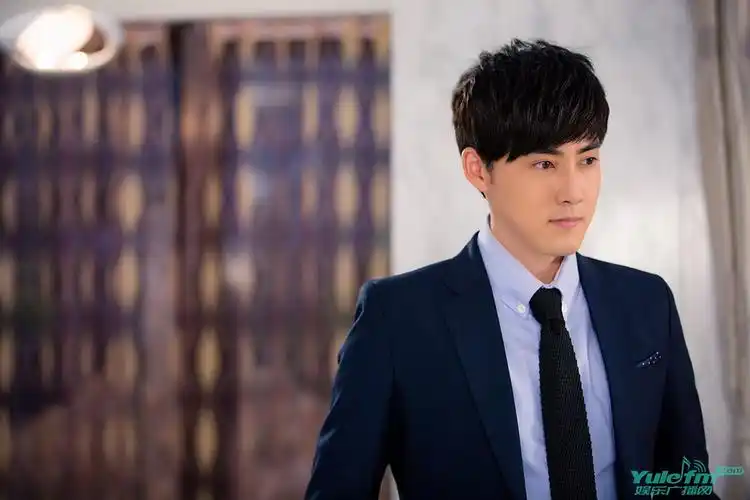 迪丽热巴等人气演员联袂主演的错位欲望众虐缺氧电视剧《爱的阶梯》自