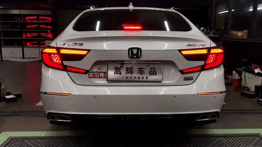 十代雅阁原车尾灯太难看,车主过来改新款龙鳞尾灯总成#十代雅阁