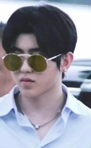 都是胖惹的祸?蔡徐坤近照曝光,瓜子脸变成圆脸,秒变油腻大叔!