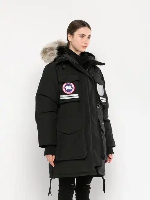 canada goose/加拿大鹅 黑色立体贴袋连帽毛领女士羽绒服五级防寒