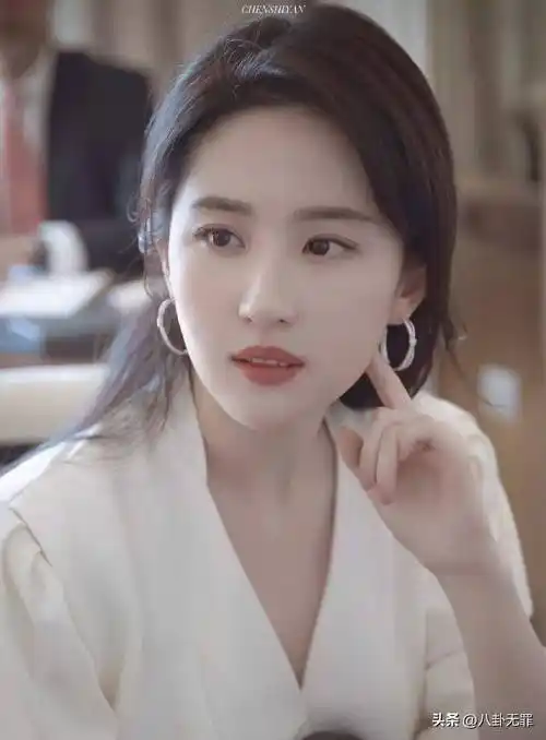 杨幂的眼睛赵丽颖的鼻子刘亦菲的脸,明星优越的五官你get几个?