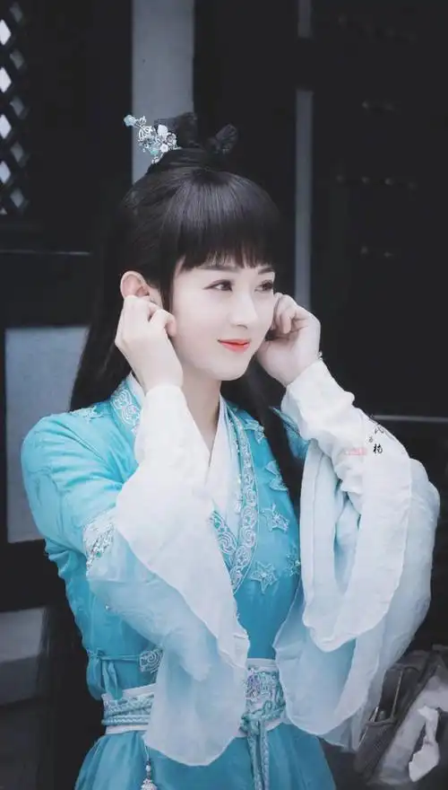 孟美岐版碧瑶最新造型雷人,眼神太犀利就如一个反派