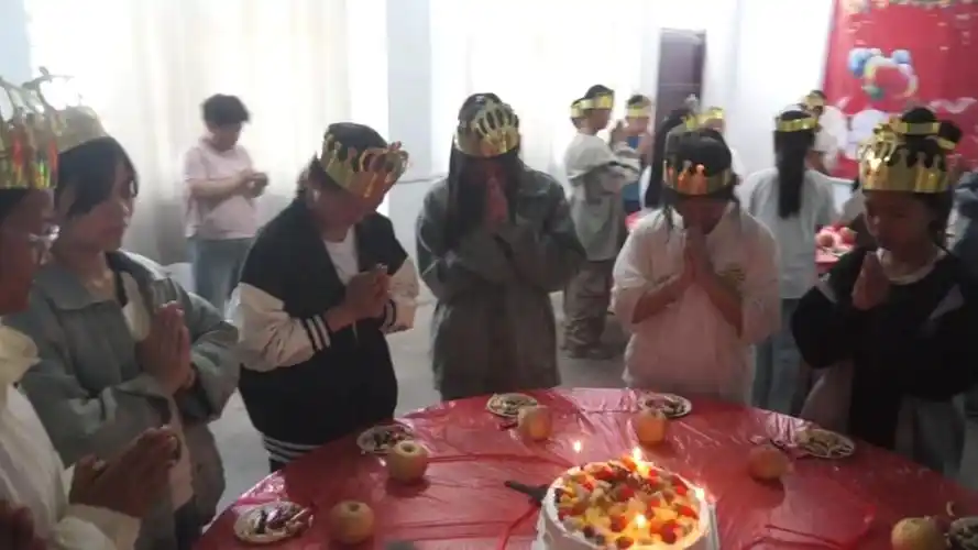 濮阳中原外国语学校第329期学生集体生日