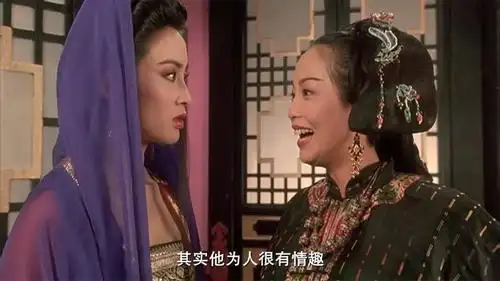 周星驰饰演的九品芝麻官包龙星上京城告御状不成,被常昆驱赶流落街头