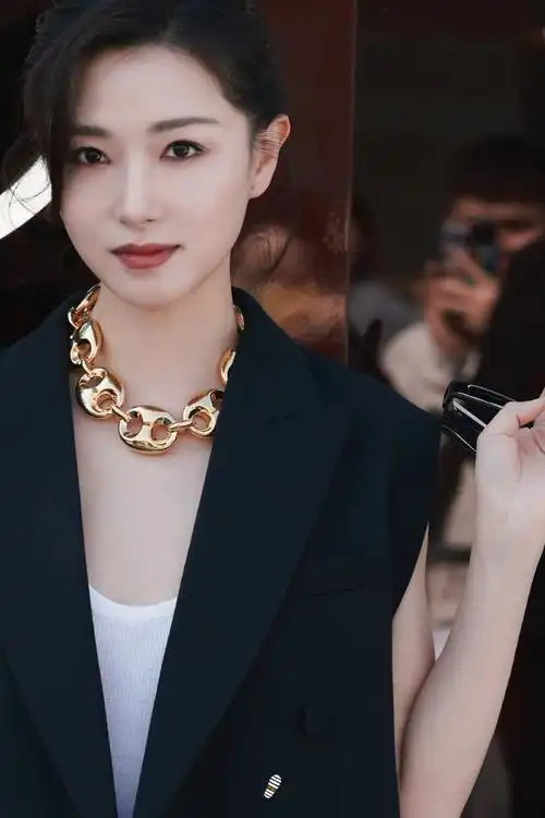 #万茜大佬出街造型##gucci晚宴出图#