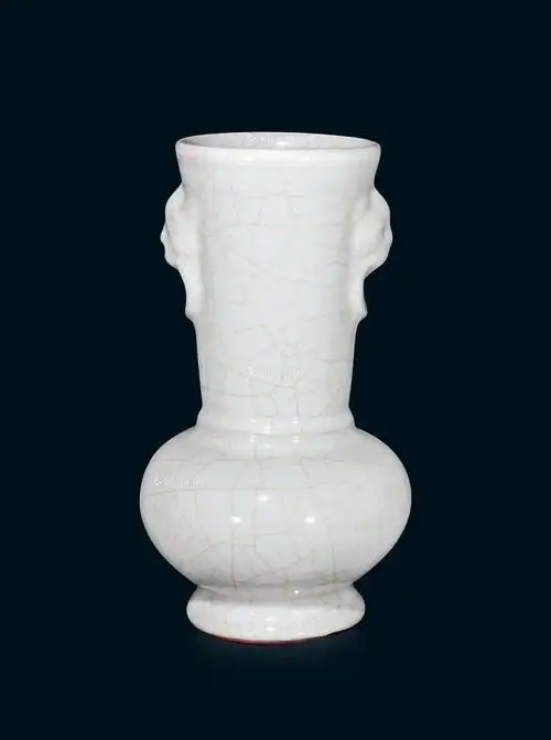 0126北宋官窑月白釉辅首衔环双耳瓶