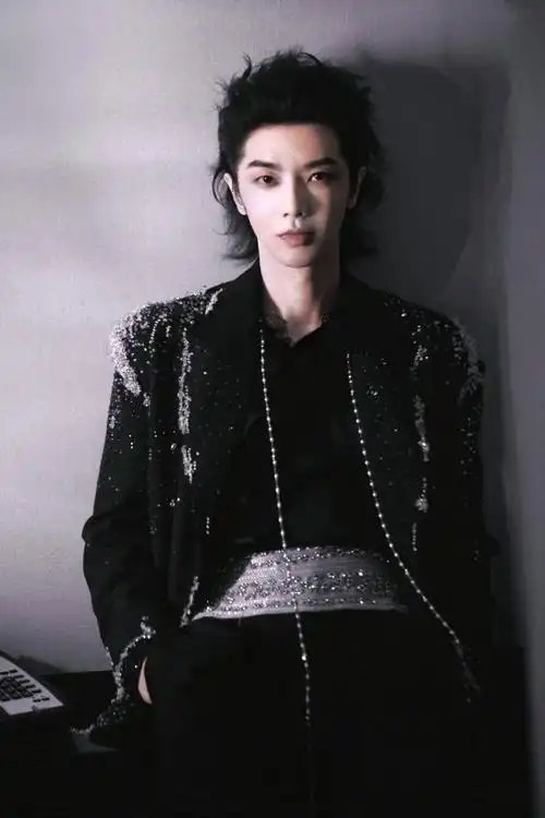 鸥哥帅的很正统98    #华晨宇 幻帝#hcy 花花#华晨宇