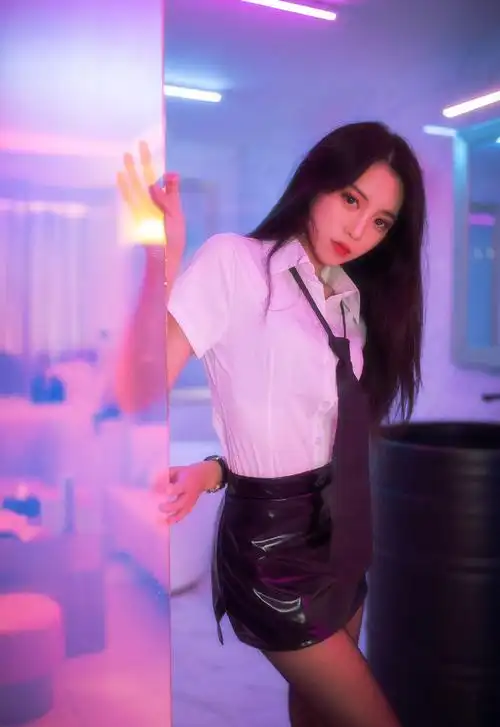 极品黑丝美女暧昧光影魅惑性感写真图片