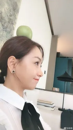 爱保养绝对是杨蓉对自己状态的最后坚持,私下的杨蓉都是素颜状态,毕竟