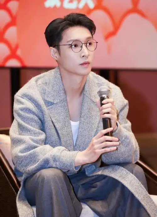 张艺兴孤注一掷##中国国家话剧院演员张艺兴