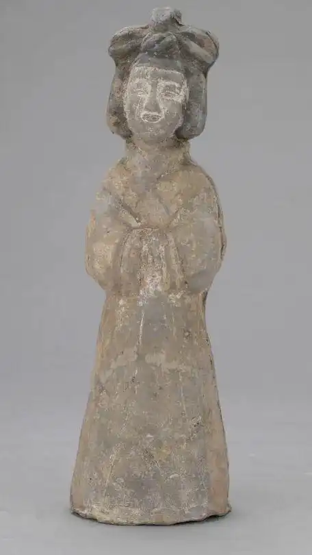 南北朝 彩绘十字髻女立俑   国家博物馆藏