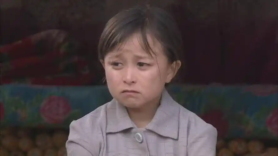 樱桃红杜鹃狠心把笑笑送人回家却回忆起两人的点滴内心难受