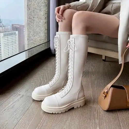 纯白色长筒靴纯白