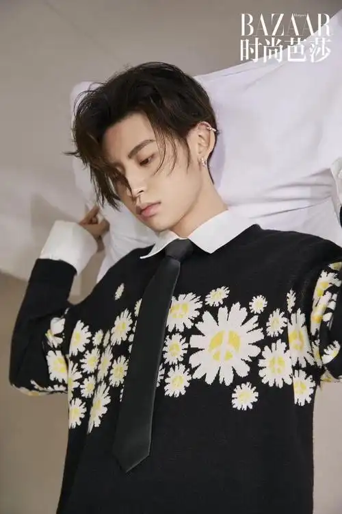 小鬼王琳凯登上时尚芭莎电子刊封面幸会二十有一