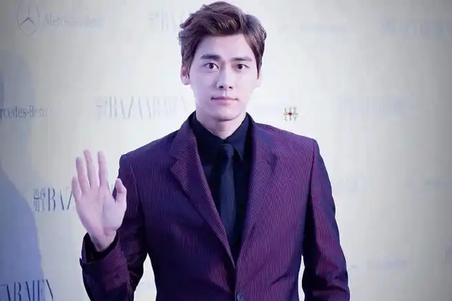 李易峰#顺毛,逆毛,三七分,中分,乱毛,卷毛哪个是你最爱#李易峰窒缮