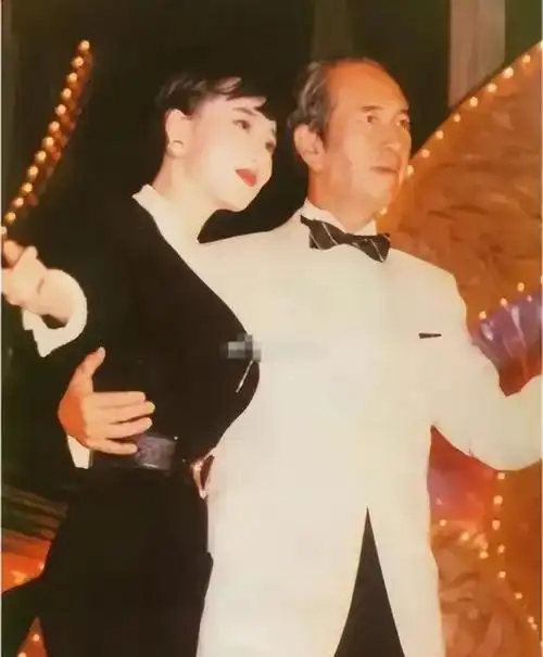 利智笑到最后才是赢家有爱人被李连杰宠爱三十四年从未后悔