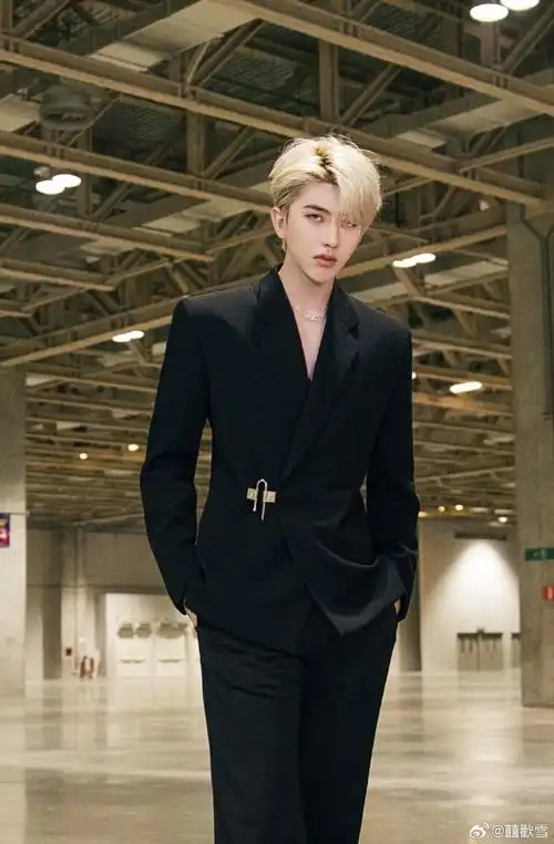 蔡徐坤##原创音乐制作人蔡徐坤##蔡徐坤的限定复古大片