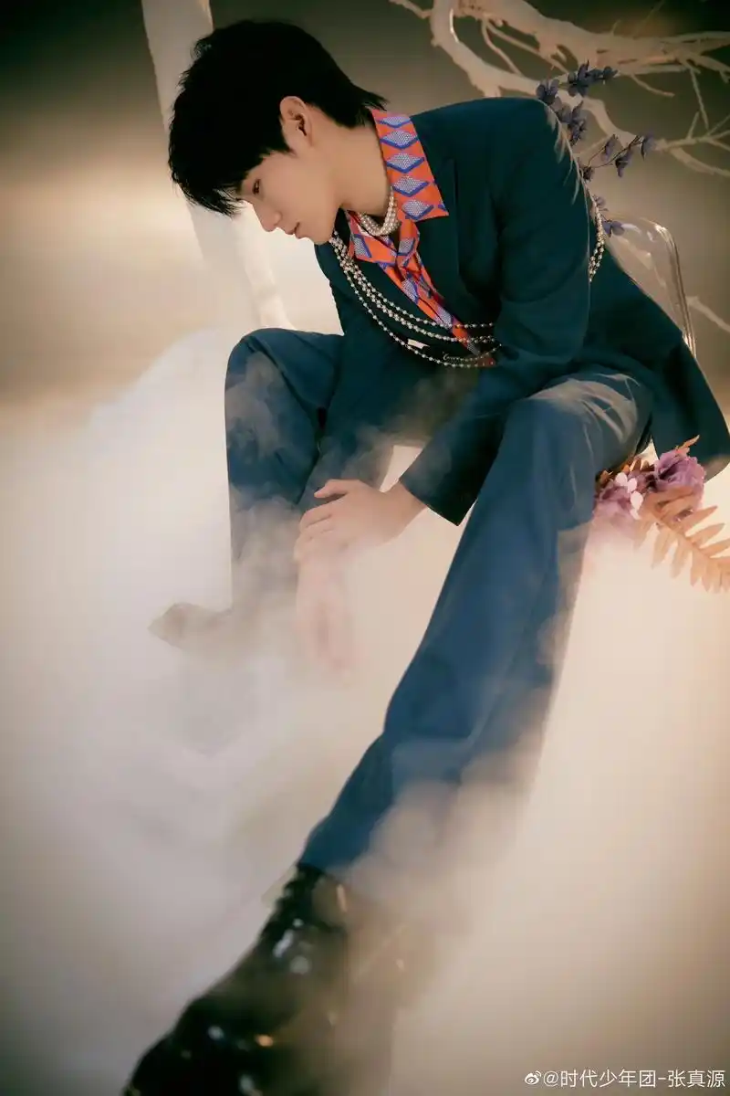 时代少年团  #宋亚轩刘耀文 #翔霖 最新印花西装大片来咯 - 抖音