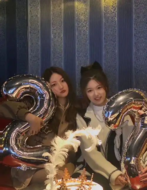 过生日闺蜜合照