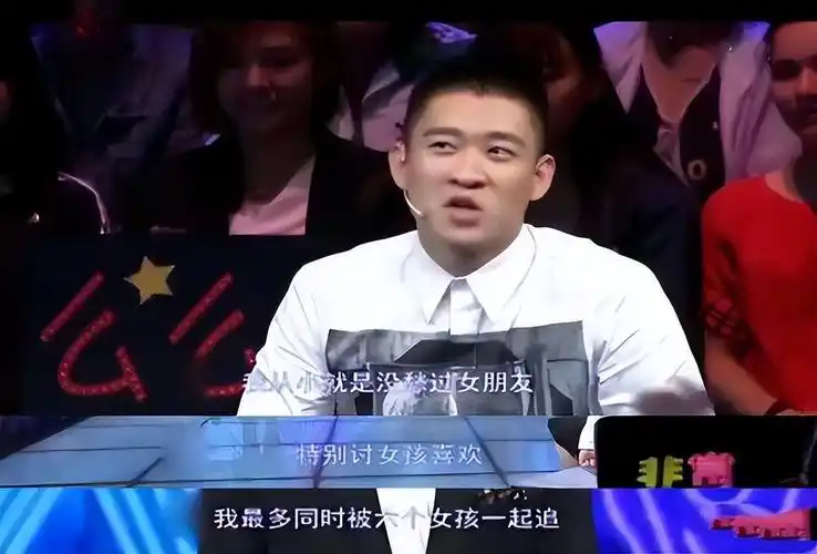 今天被拍到和长发美女共进晚餐,明天被曝光和其他女性的亲密合照,可