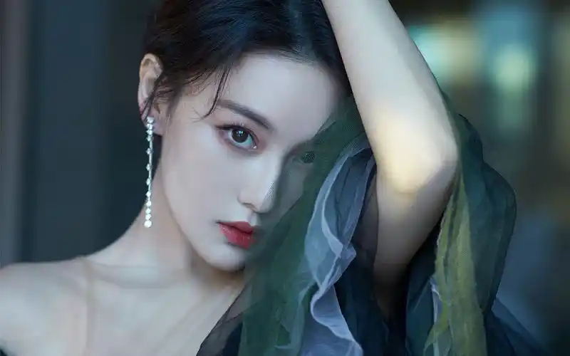 张馨予优雅气质性感写真图片桌面壁纸