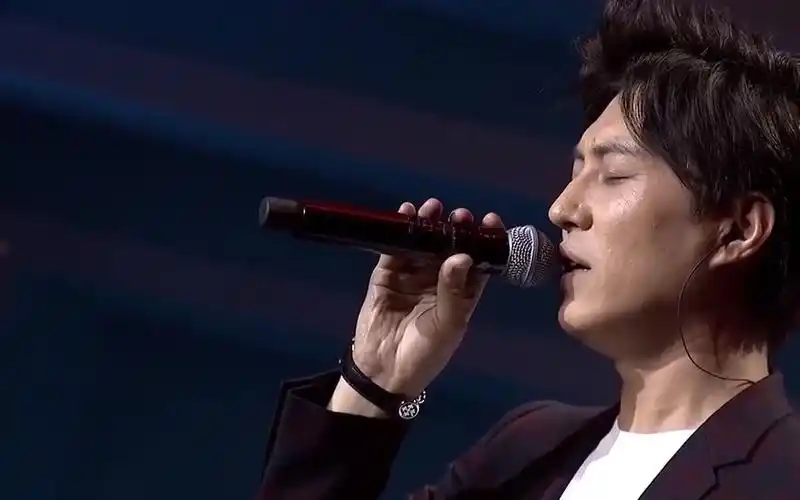 靳东唱歌有多迷人?与毛阿敏深情对唱尽显成熟魅力!太让人心动