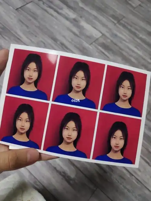 在家里自己拍的二寸照片