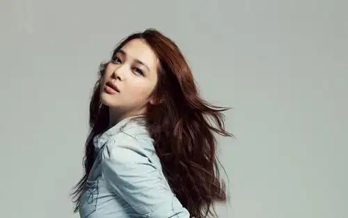 清新女生崔雪莉,高清壁纸图片,日韩美女-回车桌面