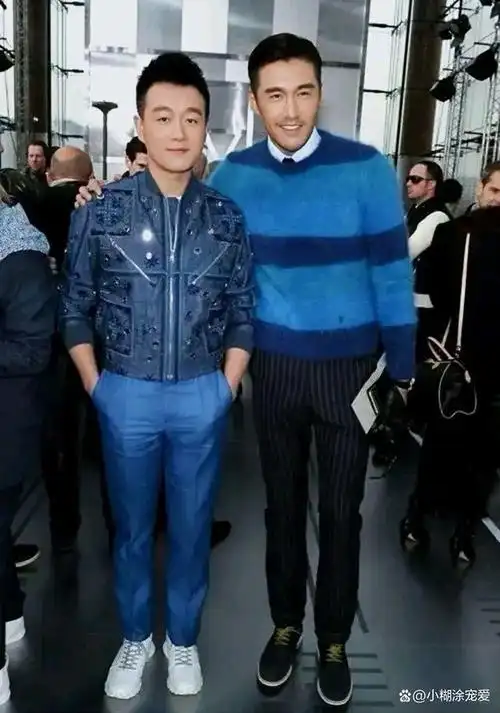 感觉,但男星们合影却不一样了,谁高谁更有可能是哥哥,身高有点"吃亏"