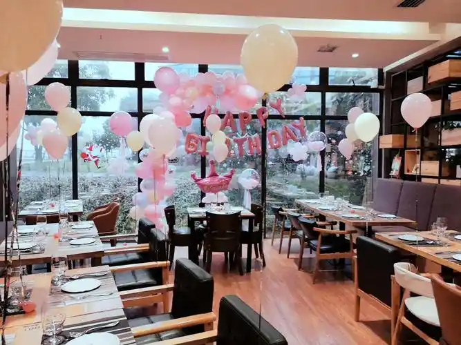 米斯特气球:株洲生日party小型聚会餐厅ktv布置案例分享