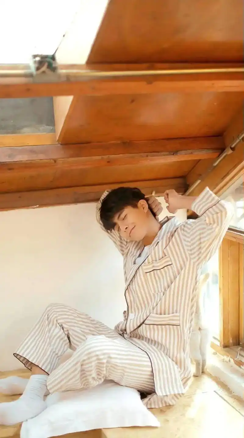 宋威龙 #阳光男孩 #侧颜 #治愈系笑容   good m - 抖音