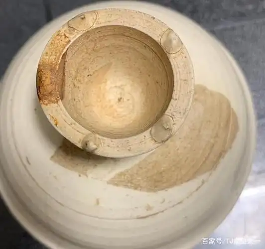 高足杯底部支钉