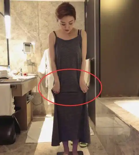 景甜深夜晒照暗藏玄机,双手挡肚子疑似怀孕,其实她早就暗示过了