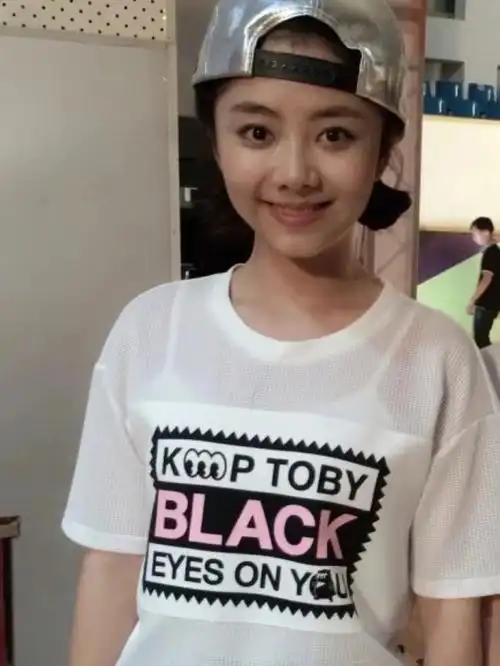 🔥了然后有松韵粉丝私信我问还有没有谭松韵的照片我翻了我的空间