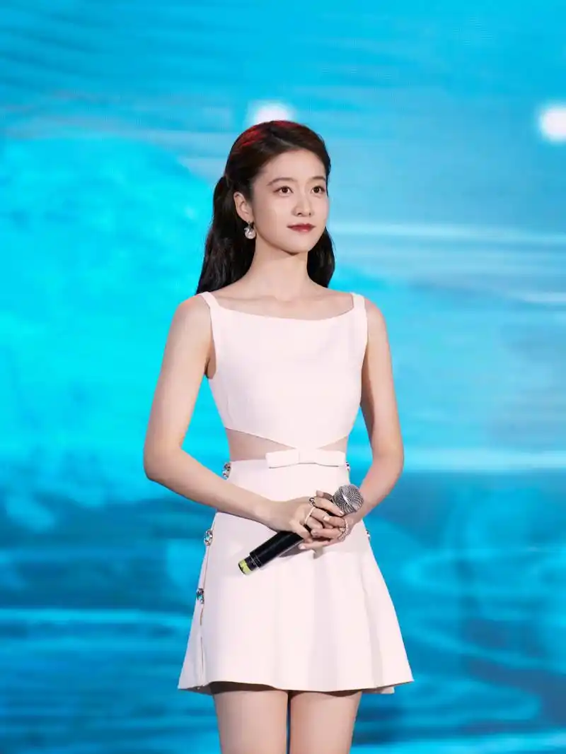 张雪迎鲜花甜美写真图集