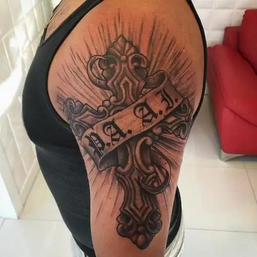 男生手臂上黑灰素描点刺技巧创意十字架有意义纹身图案