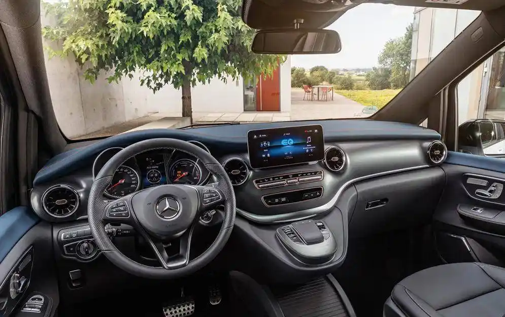 奔驰eqv中控内饰