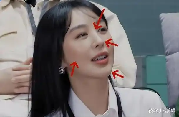 看了李菲儿的旧照,才明白:黄晓明金希澈为啥相继沦陷,妩媚动人